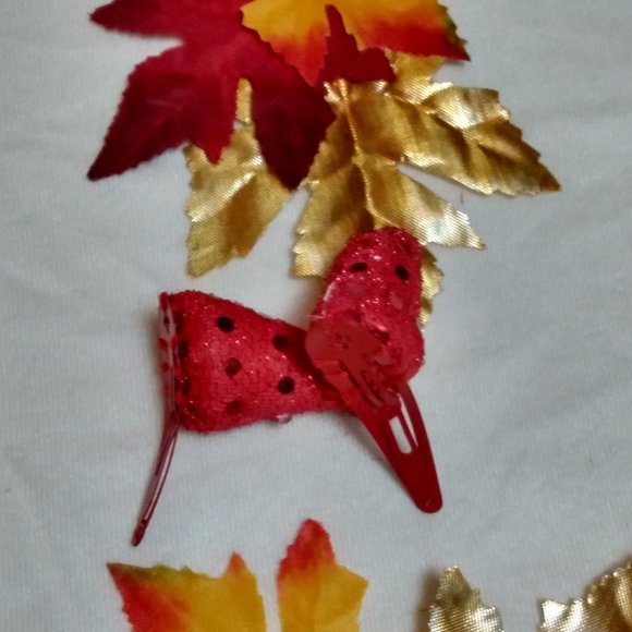 🍂 Mini Devil Horn Barrettes - Picture 2 of 3